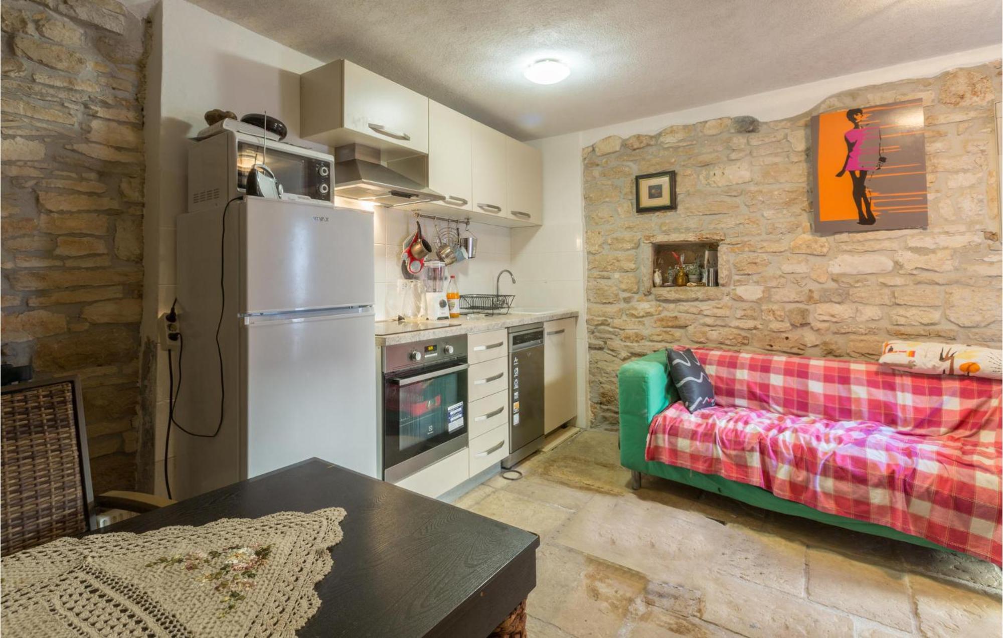 2 Bedroom Stunning Home In Bale Exterior foto